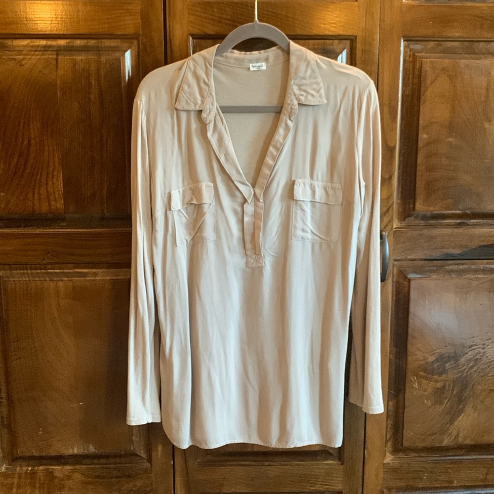 Splendid Cream Light Weight Long Sleeve V-Neck Blouse Size: L